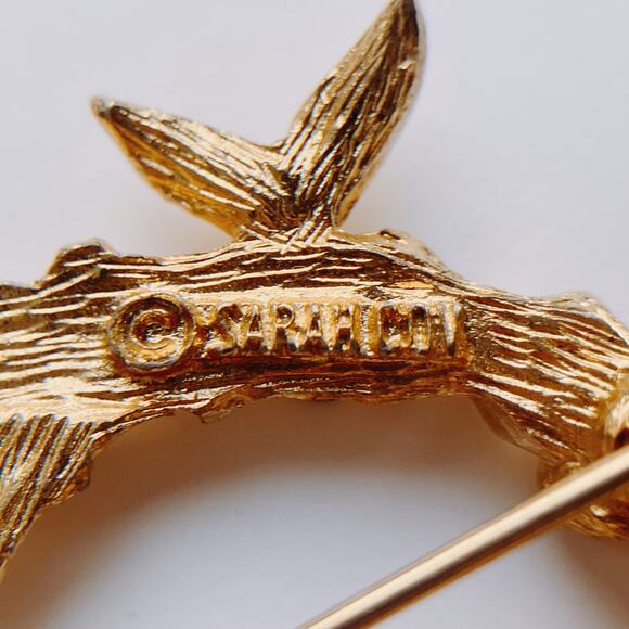 VTG Signed Sarah Coventry Brooch Twig Leaf Mid Century Gold Tone Jewelry - Picture 9 of 10